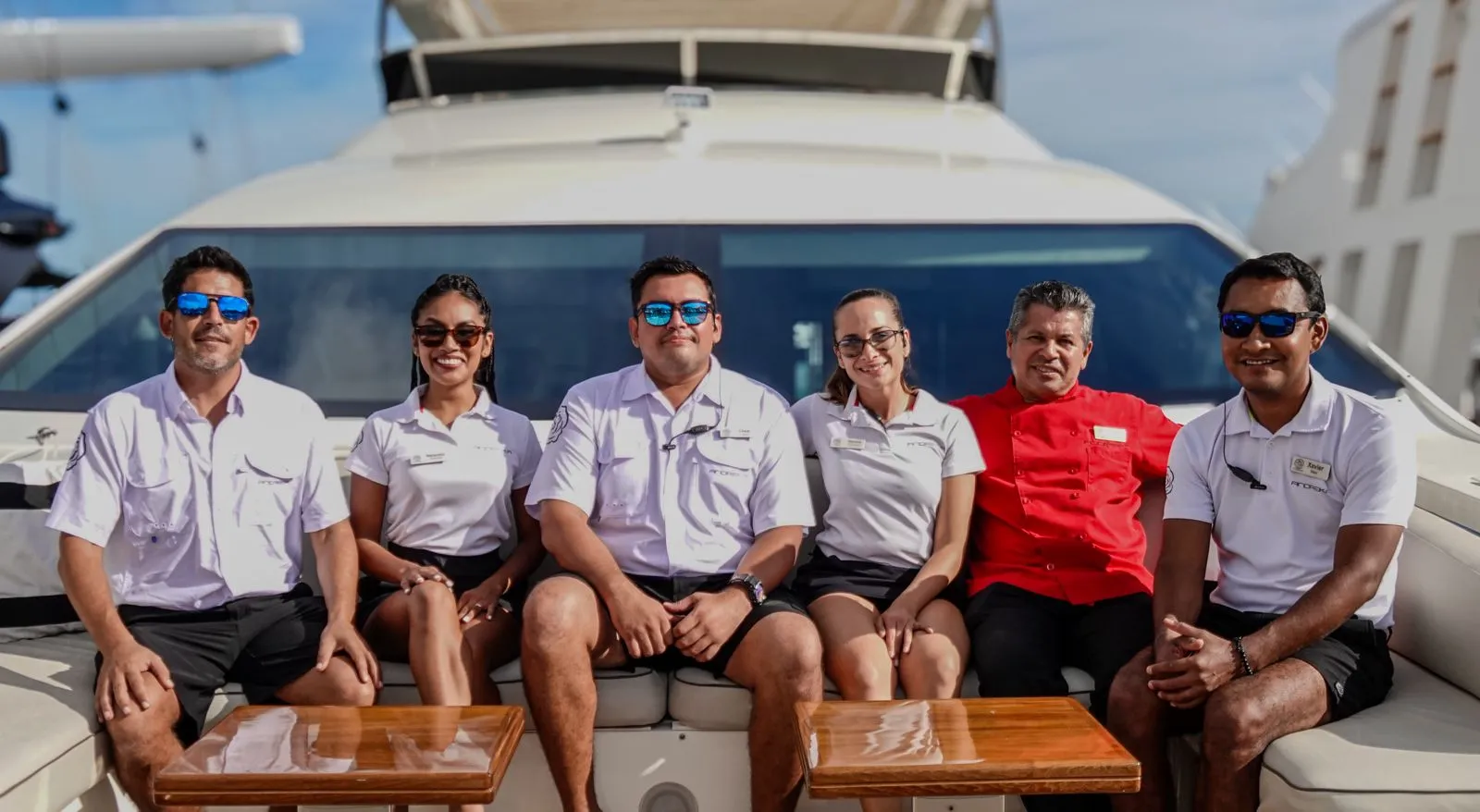 Azimut 95 captain with his crew